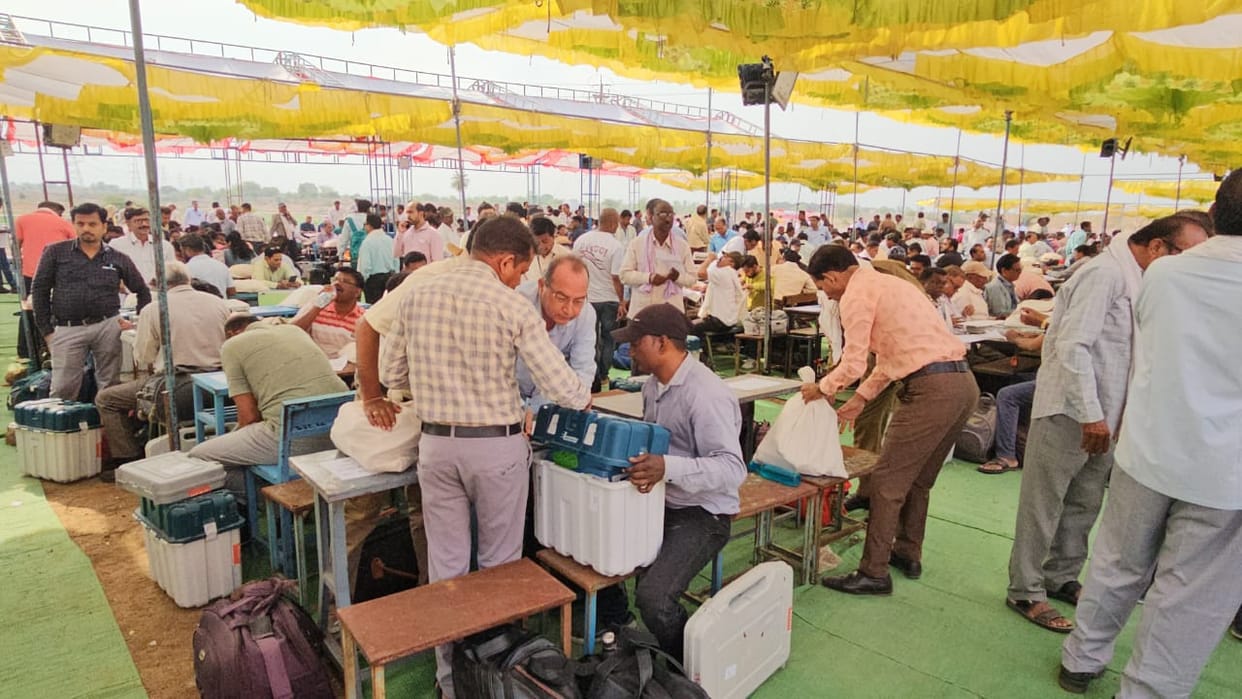 Khargone: Three employees arrived to collect voting material after drinking alcohol