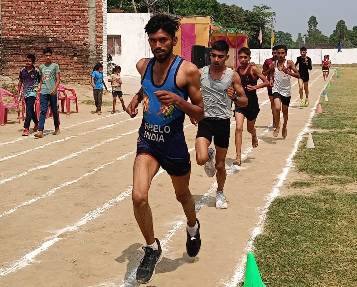 Ashu ran fastest in 3000 meter race and Lakshmi ran fastest in 800 meter race.