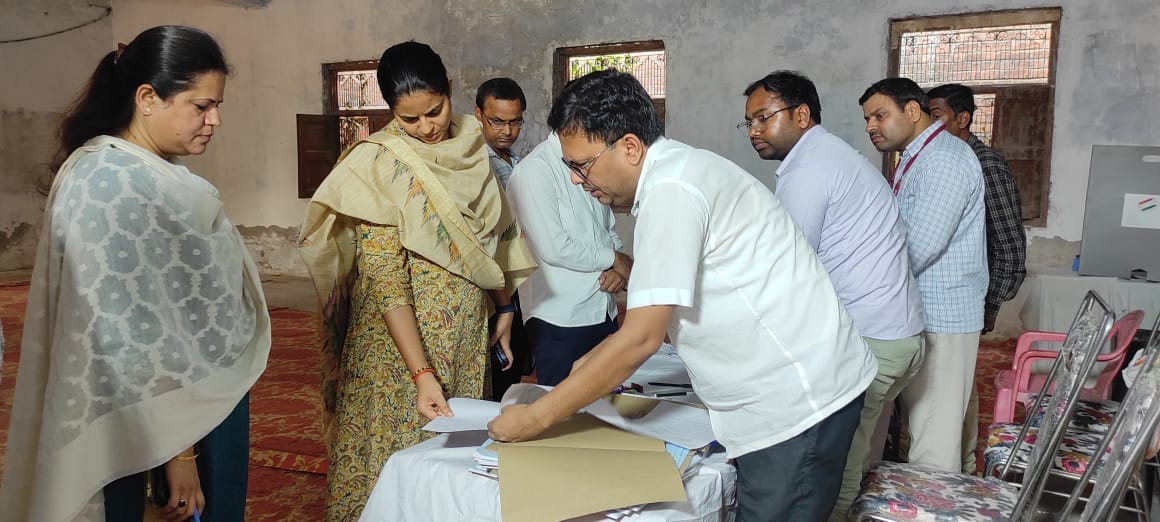 Tell employees how to operate EVMs