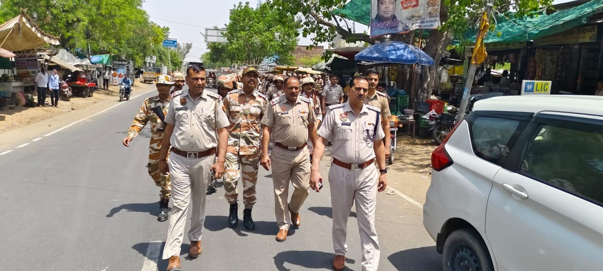 Police took out flag march in Rampura and Khol area