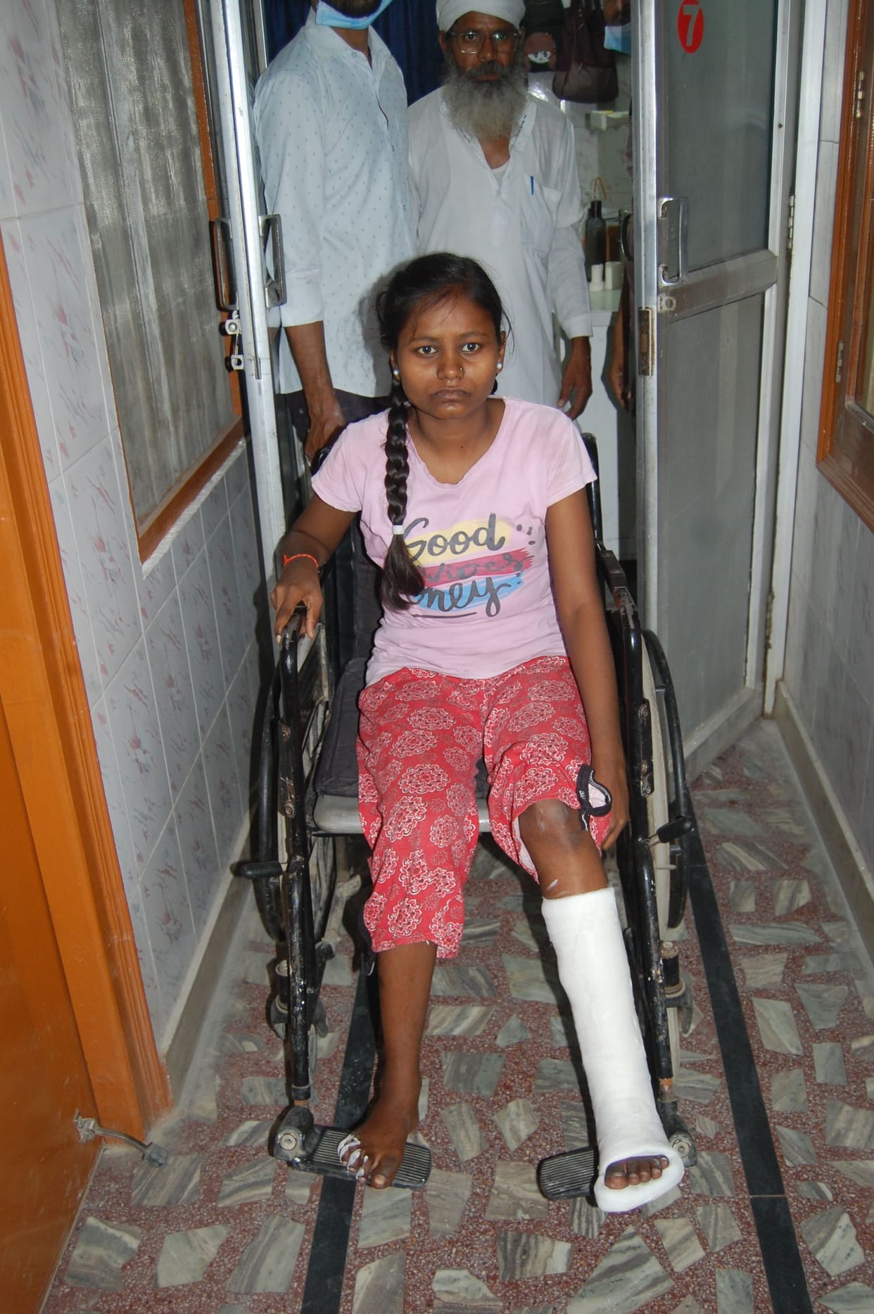 2 school girls injured in van accident