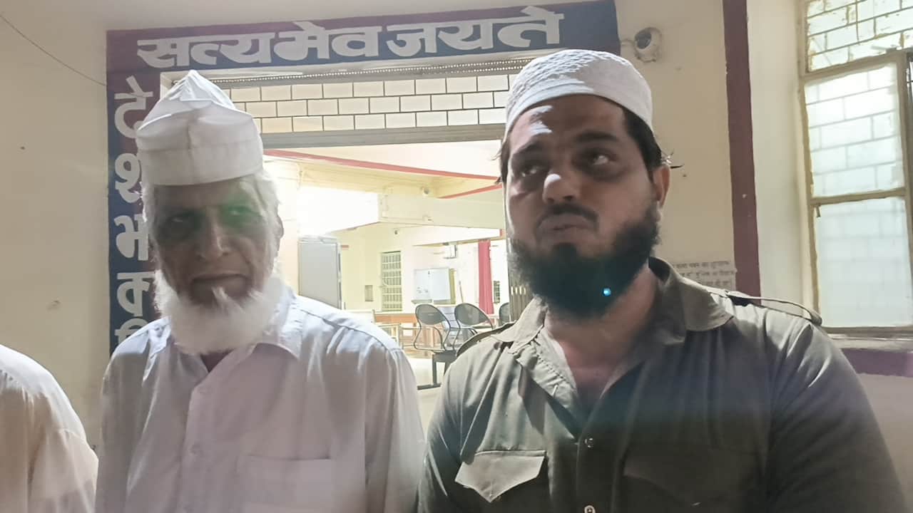 शिकायत लेकर कोतवाली थाने पहुंचे रहवासी