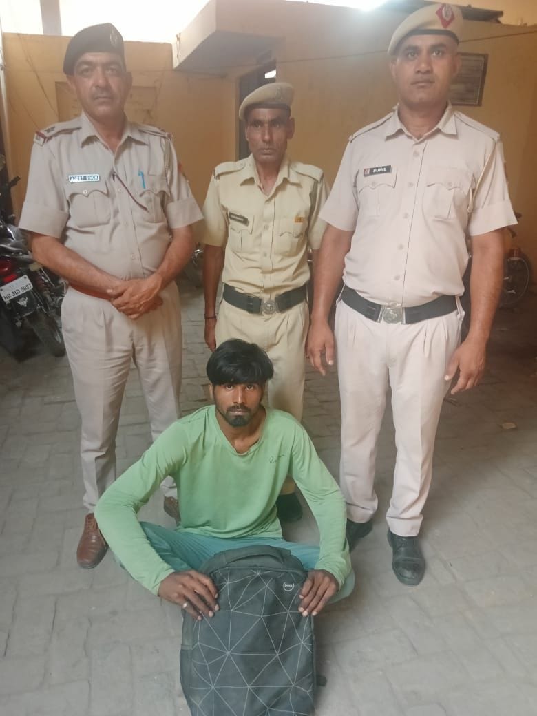 Accused of stealing cash and jewelery from house arrested