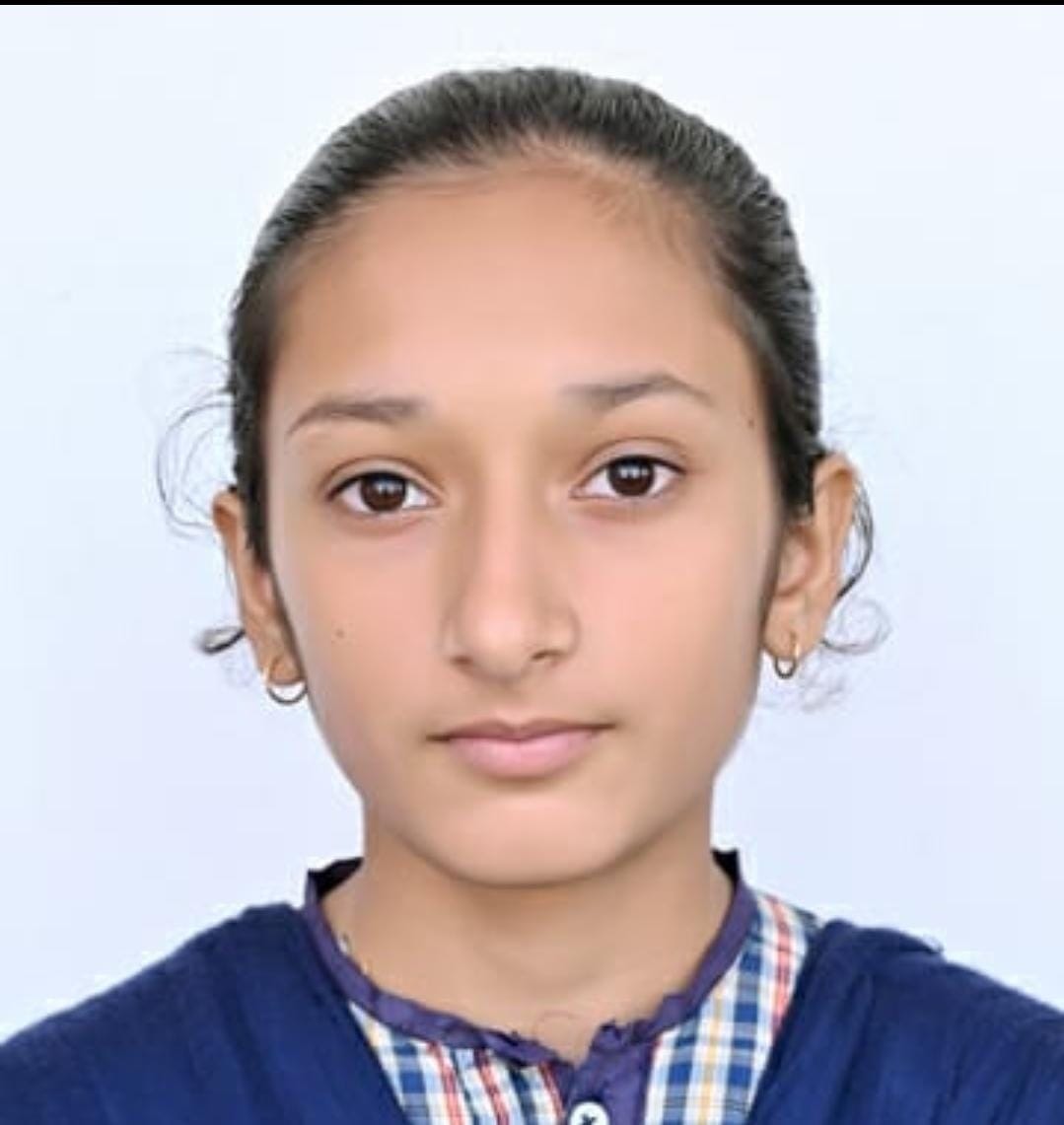 Pallavi, student of Aarohi Model School, got 99.6 percent marks