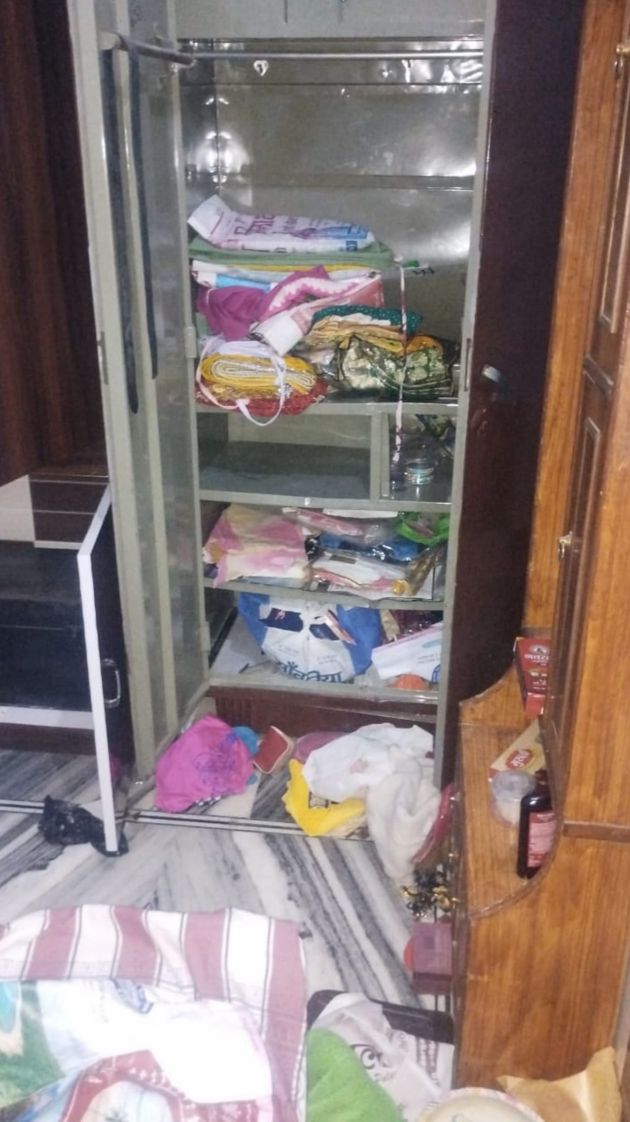 Thieves knocking at two houses