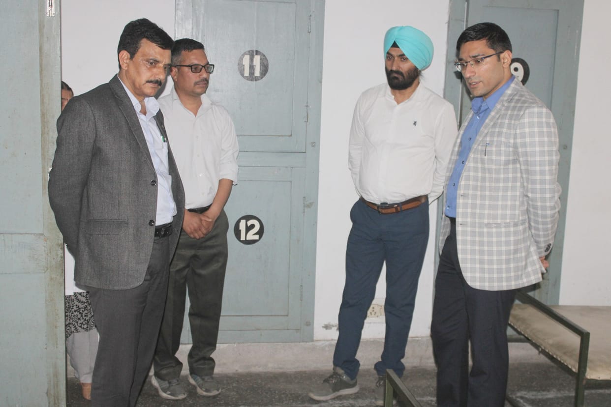 Two patients found on one bed, instructions to increase the number of beds