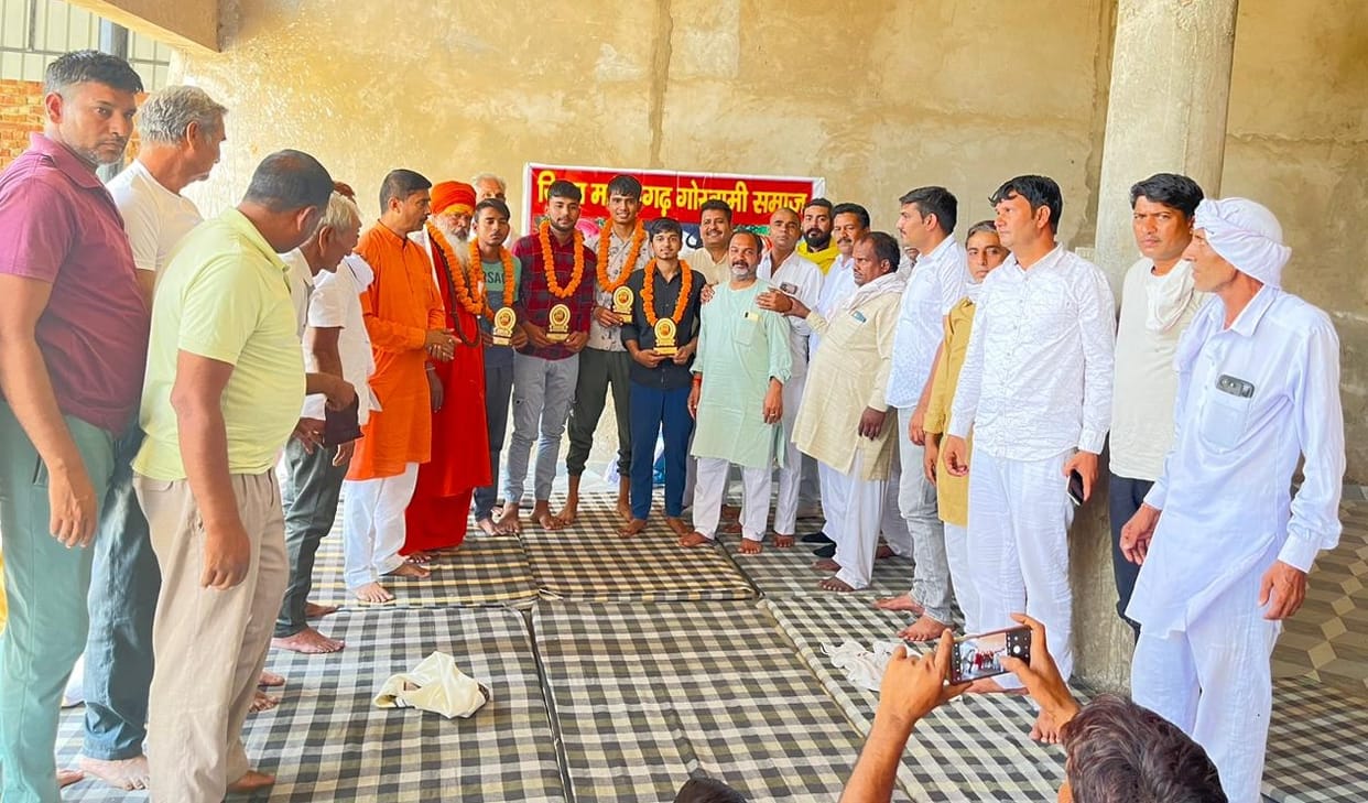 Students honored on the birth anniversary of Jagatguru Shankaracharya