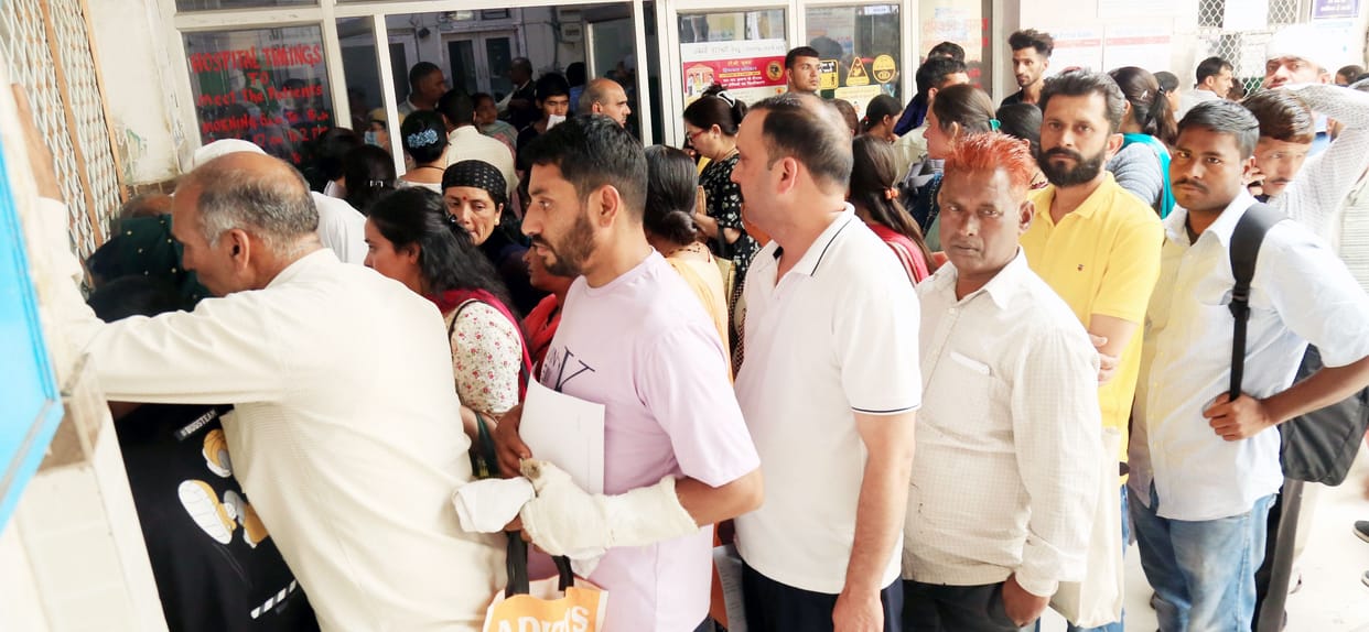 Civil Hospital Solan, medicine counter, patients worried