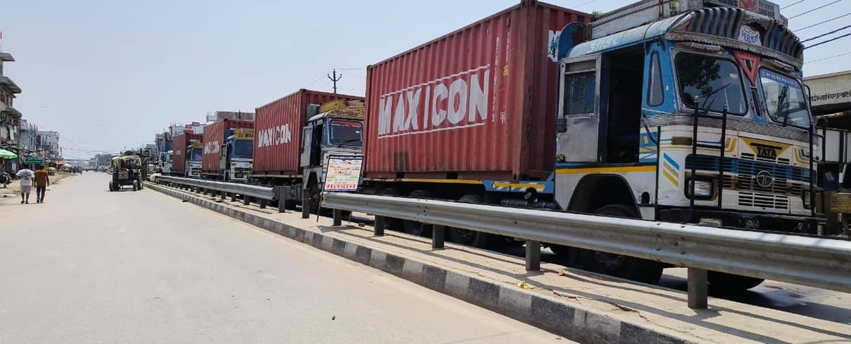Shops remained closed on the border, there was silence on the roads, queues of vehicles