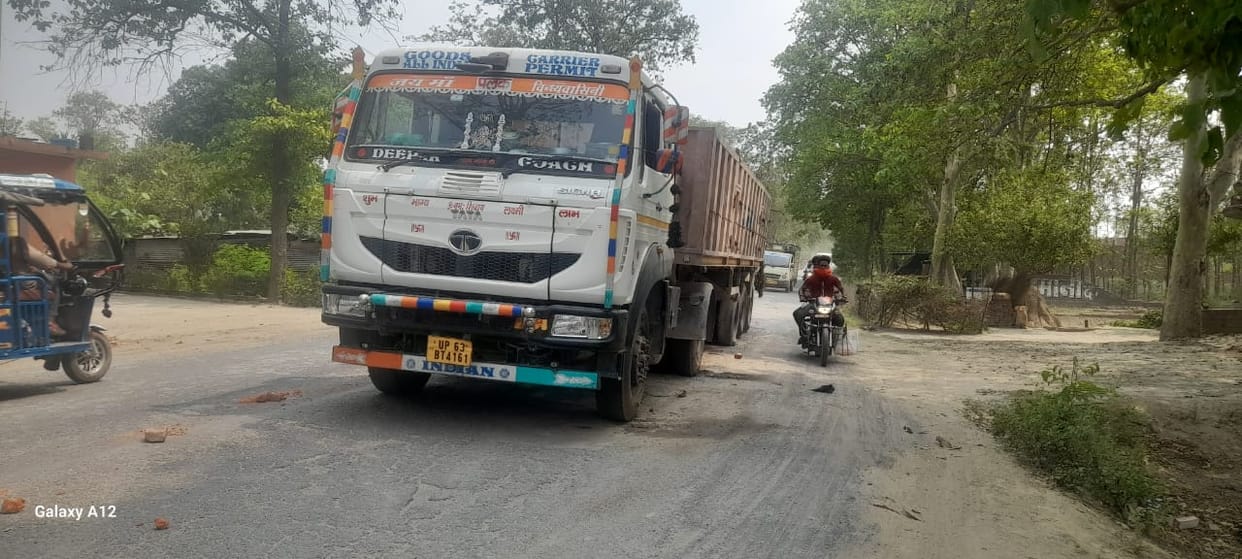 truck in road for 5 days