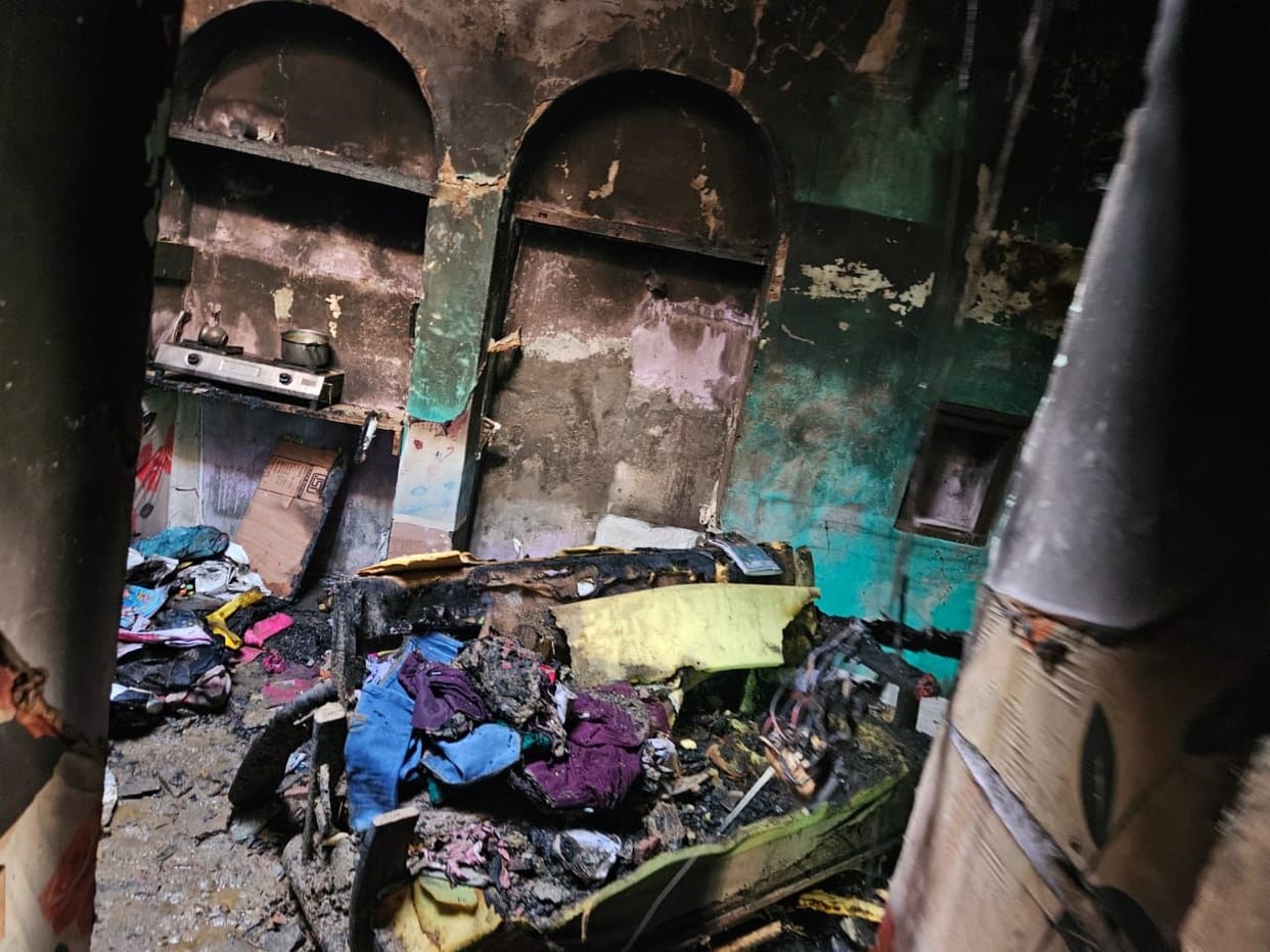 The fire broke out in the house of the electrician, burnt belongings and Rs 1 lakh