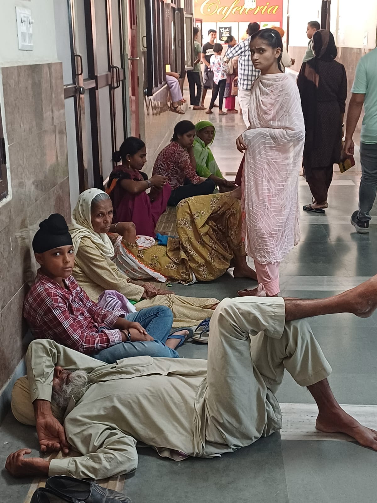Machine broken in Aadhaar center, waiting for several hours