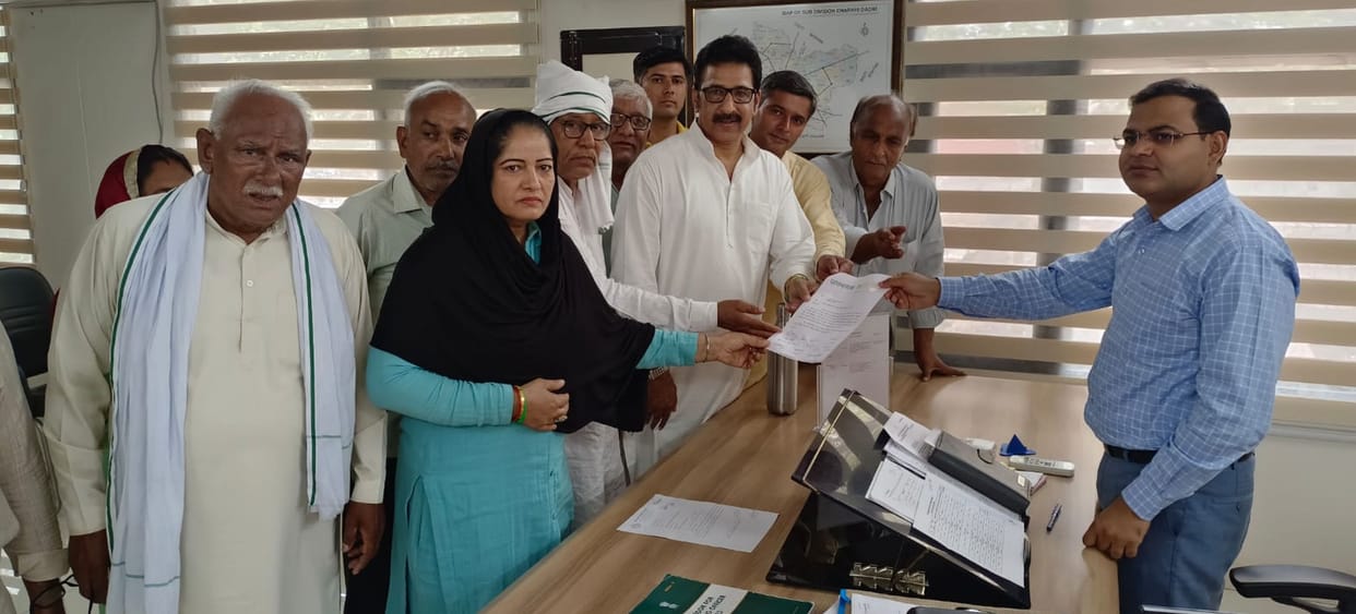 Two days ultimatum to administration for drinking water crisis and road repair