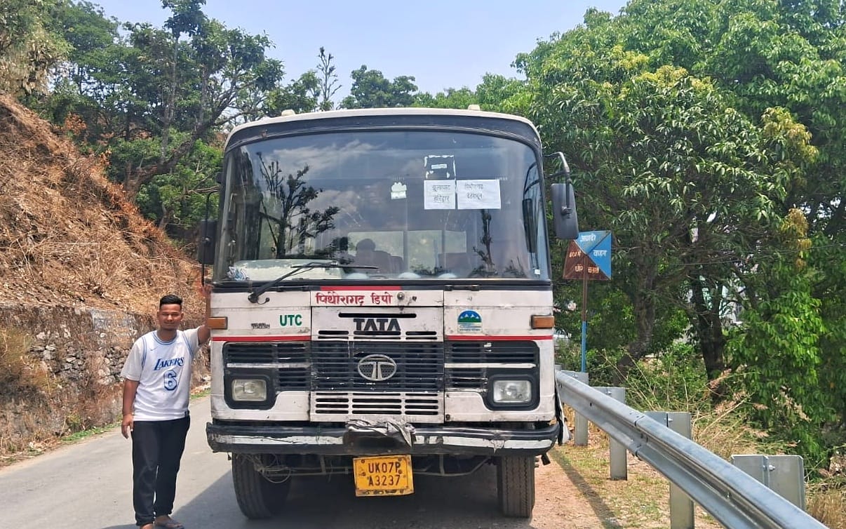 Roadways bus going to Dehradun broke down in Gaudihat