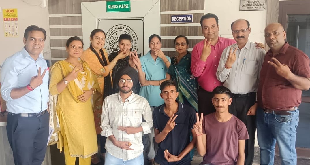 Exam Result: Harshita Gupta of Geeta Niketan Residential School secured 97 percent marks.
