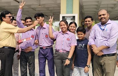 Daughters touched the sky, Vaishali and Jyoti stood first.