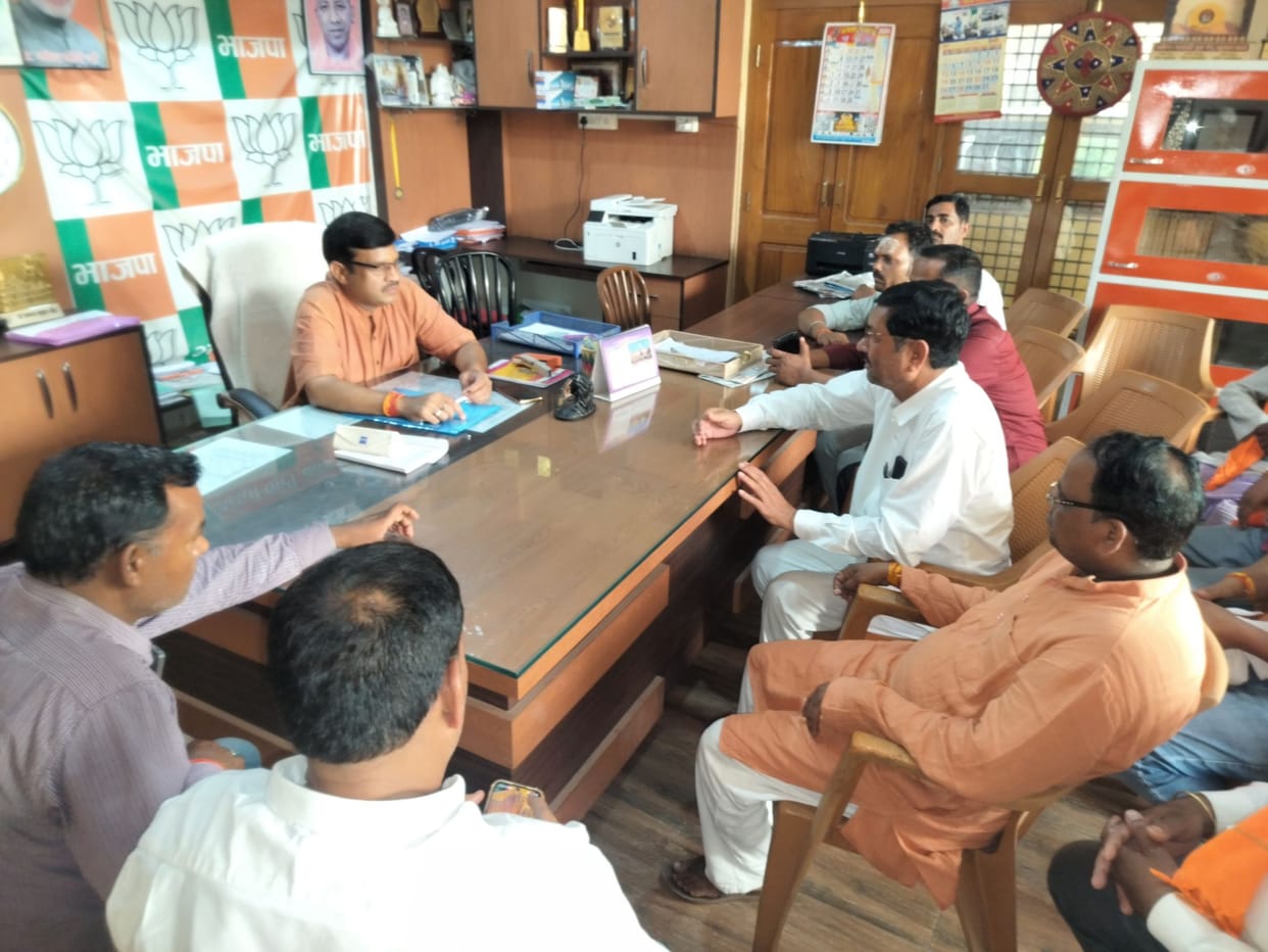 Party candidates engaged in multiplication after voting