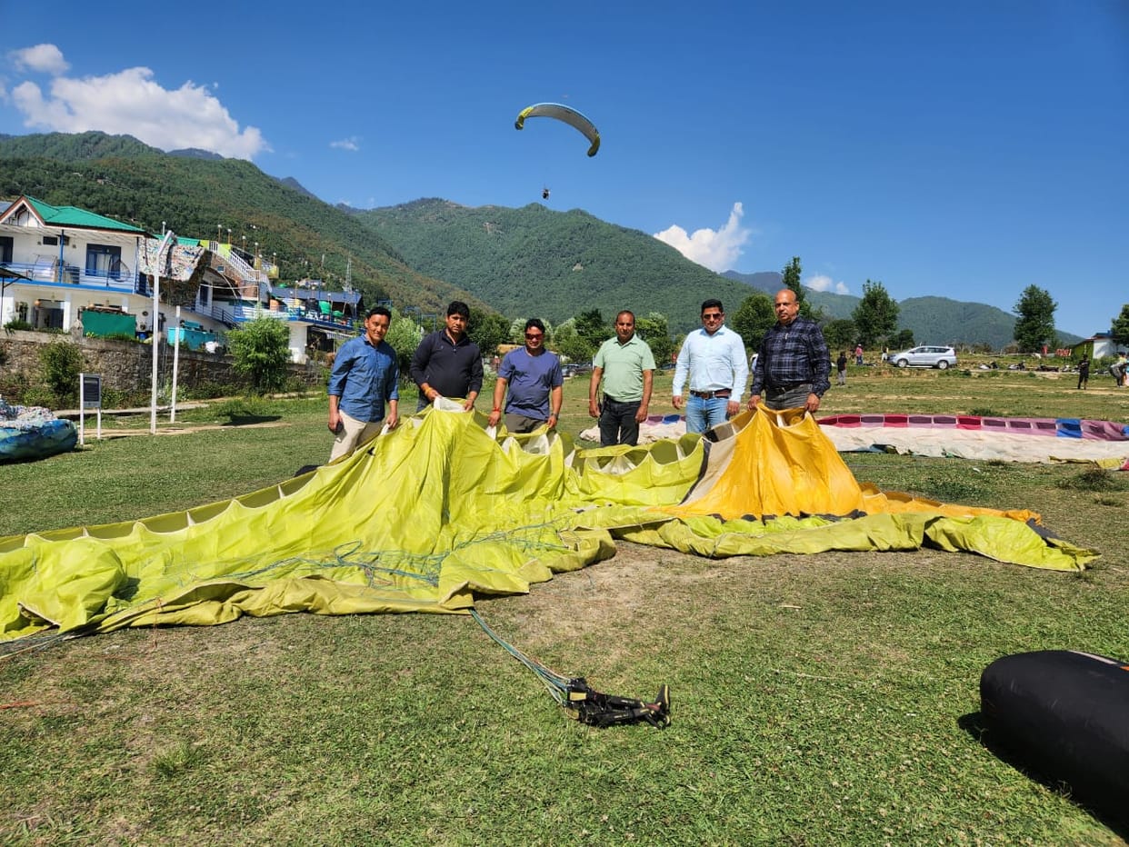 Verification of documents and gliders of paraglider pilots started in Beed.