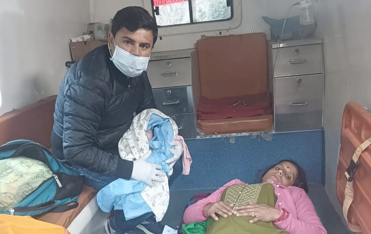 Successful delivery of a woman suffering from labor pain in an ambulance