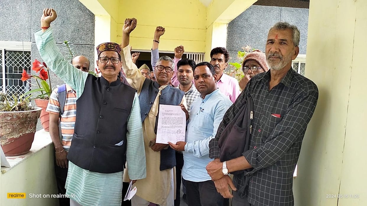 Farmers demonstrated against the insurance company