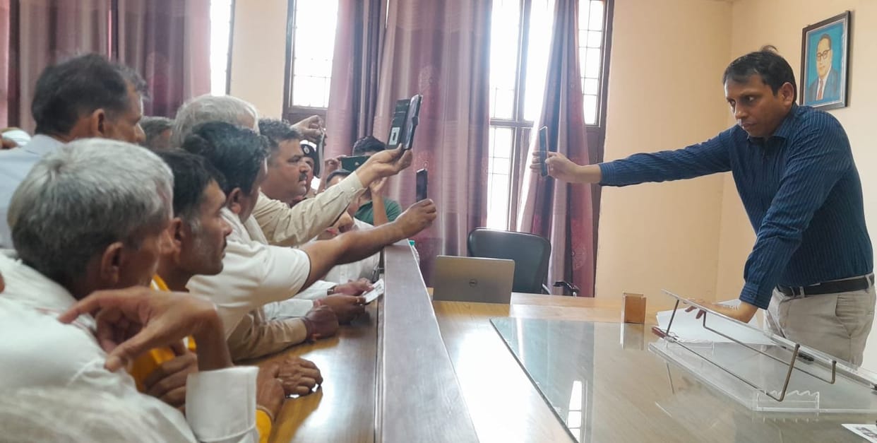 Just after the accident did not get justice, will surround the SDM office, will Mahapanchayat