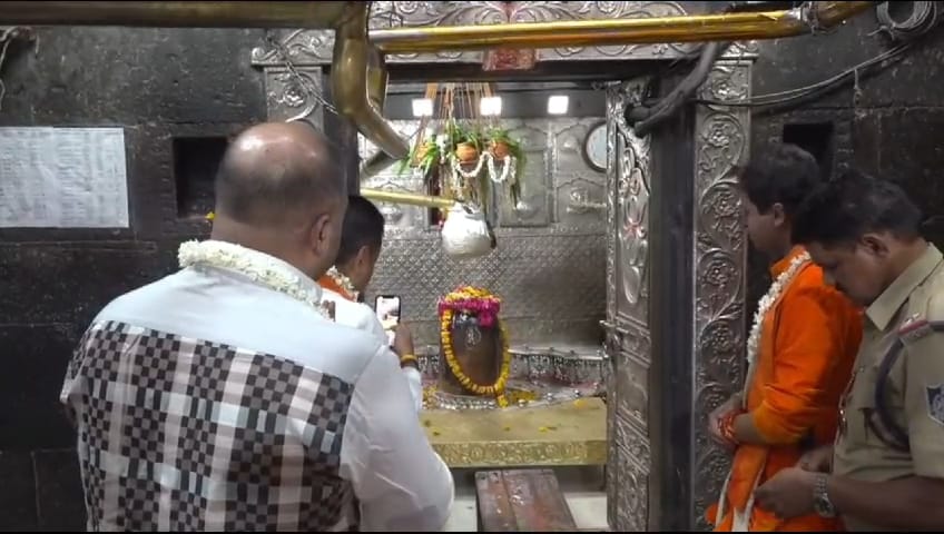 ujjain news : Harinarayan, who adopted Sanatan Dharma, reached Baba Mahakal's court