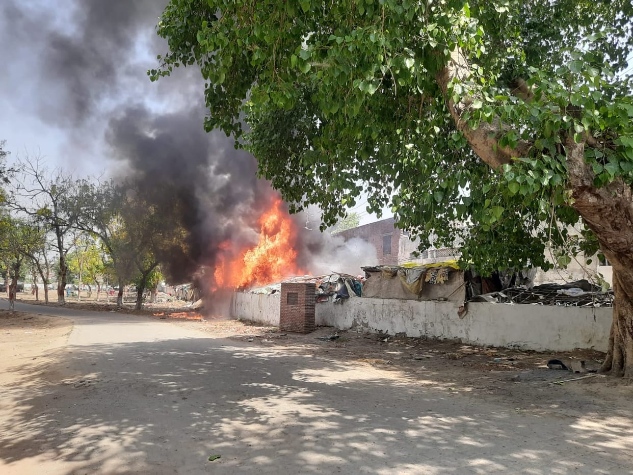 Fire broke out due to short circuit of wires in theme park, 10 huts burnt to ashes