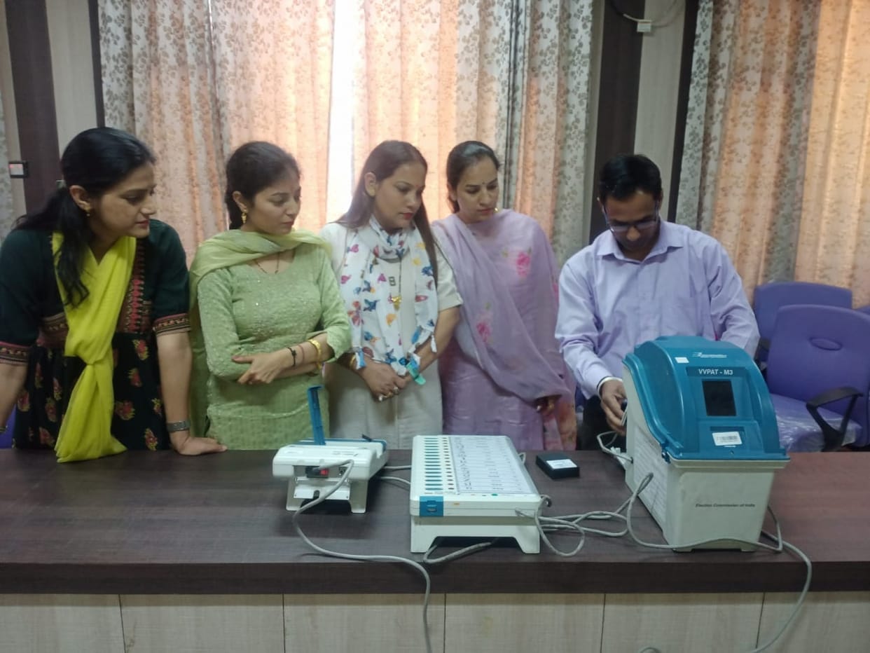 Working of EVM-VVPAT explained to women presiding officers