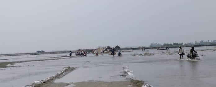 The water level of Sharda river suddenly increased