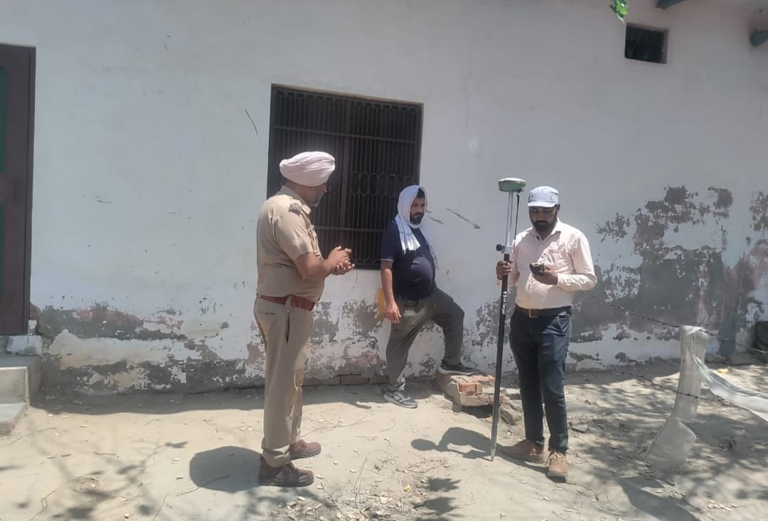 On the instructions of the Deputy Commissioner, the officers conducted surveillance of Panchayati Street.