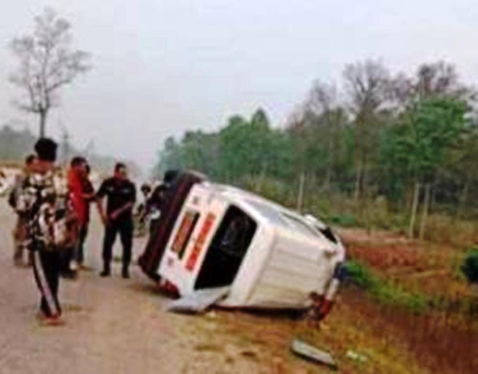 Ambulance coming from Haldwani to Nepal overturned, a girl died