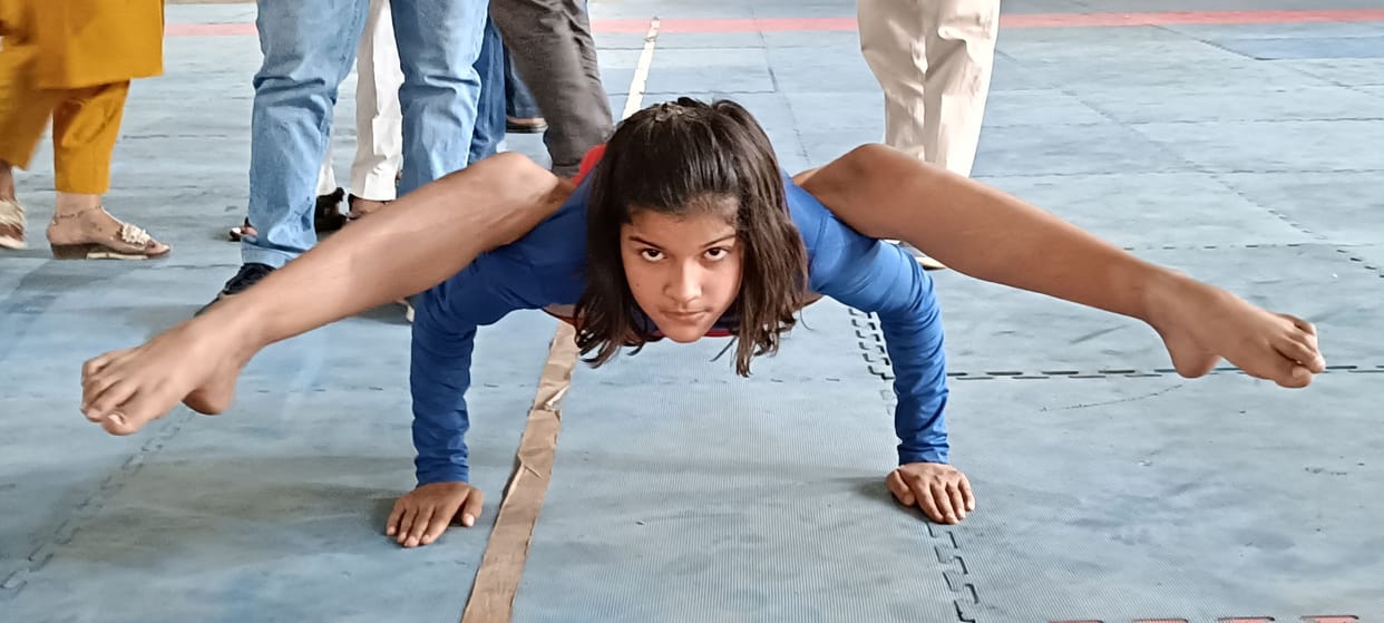 Ishika and Vihaan stood first in yoga