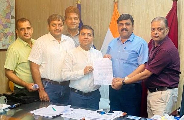 Education Officers Association handed over the board chairman