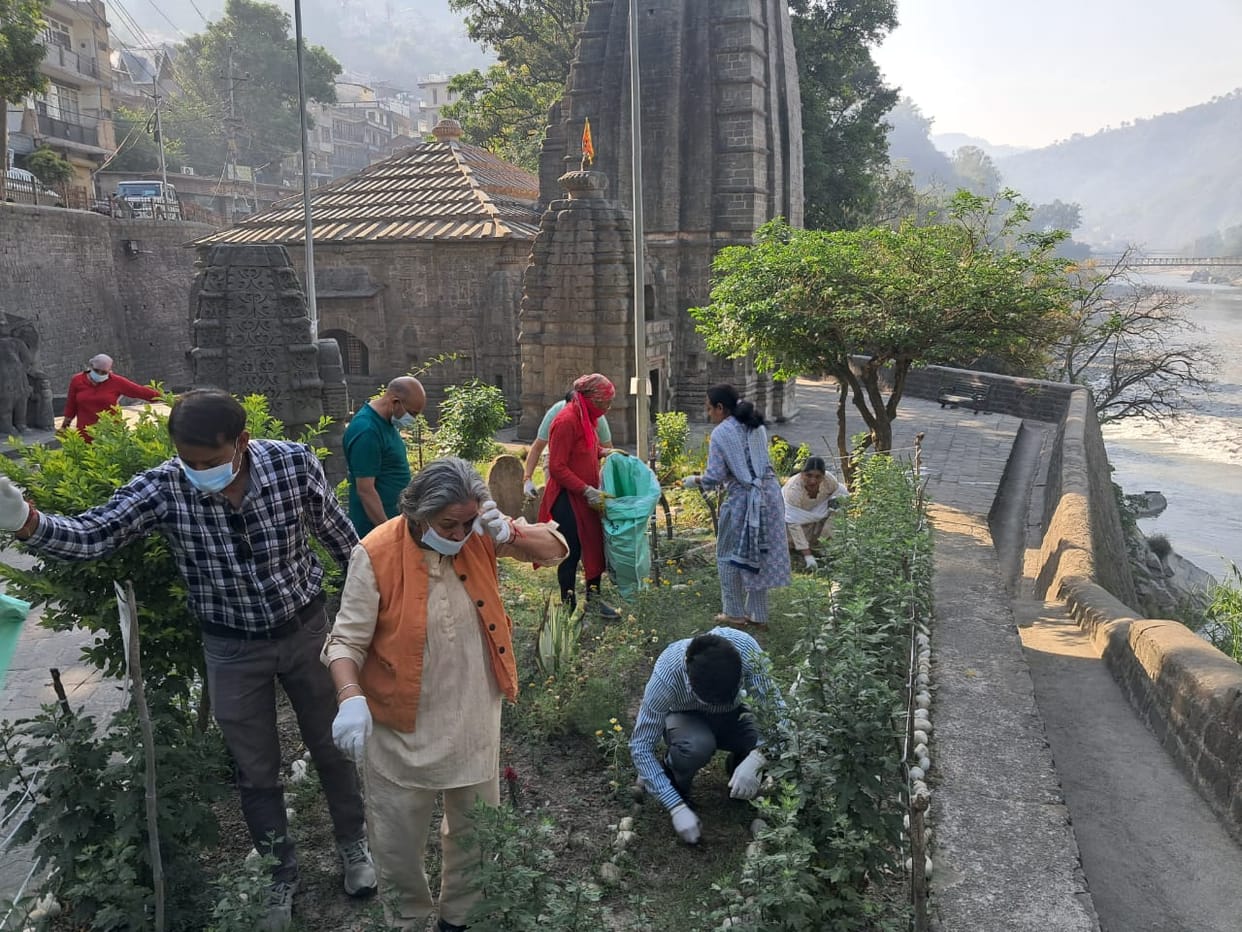 Officers cleaned the wards, message of voter awareness