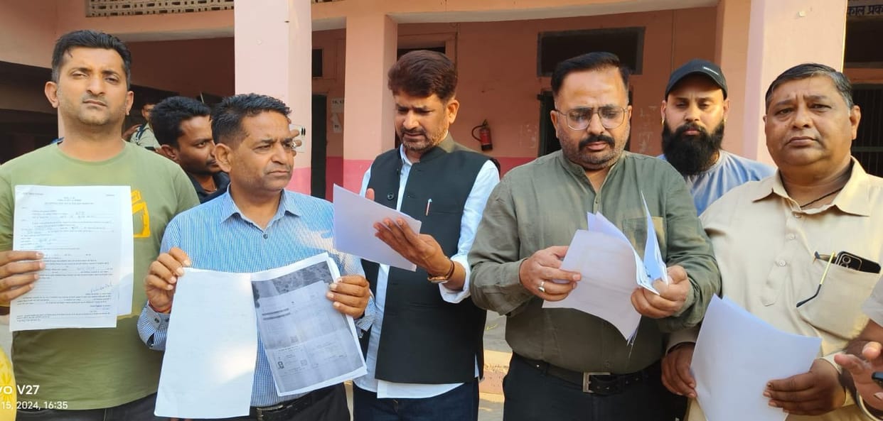 Uproar over people of UP trying to get fake votes in rudrapur