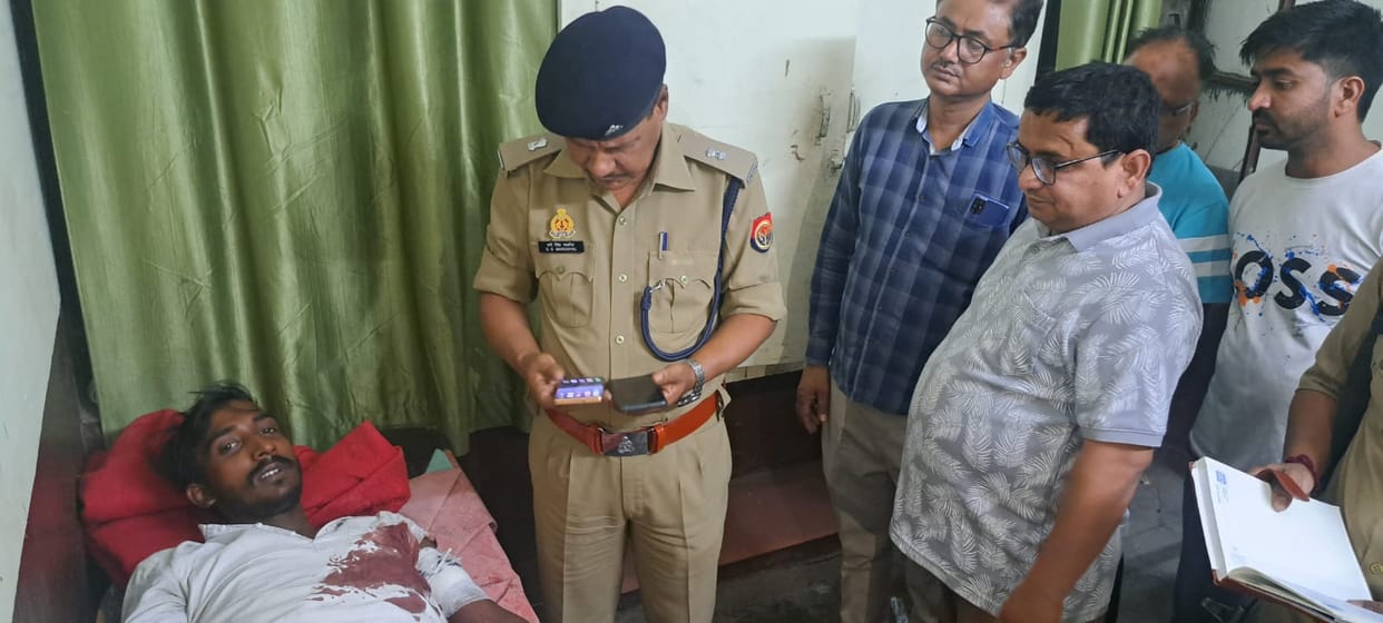 Businessman shot and looted four lakh eighty thousand rupees