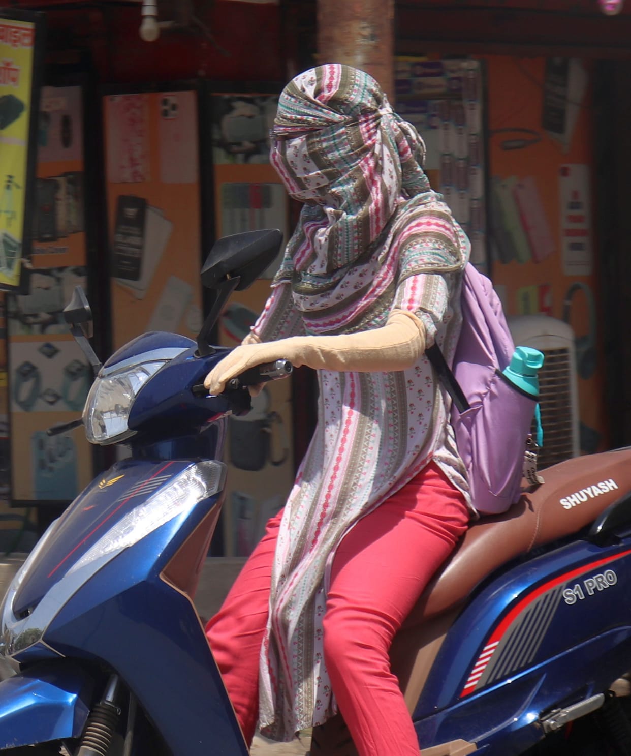 The temperature crossed 40, the hot wind scorched