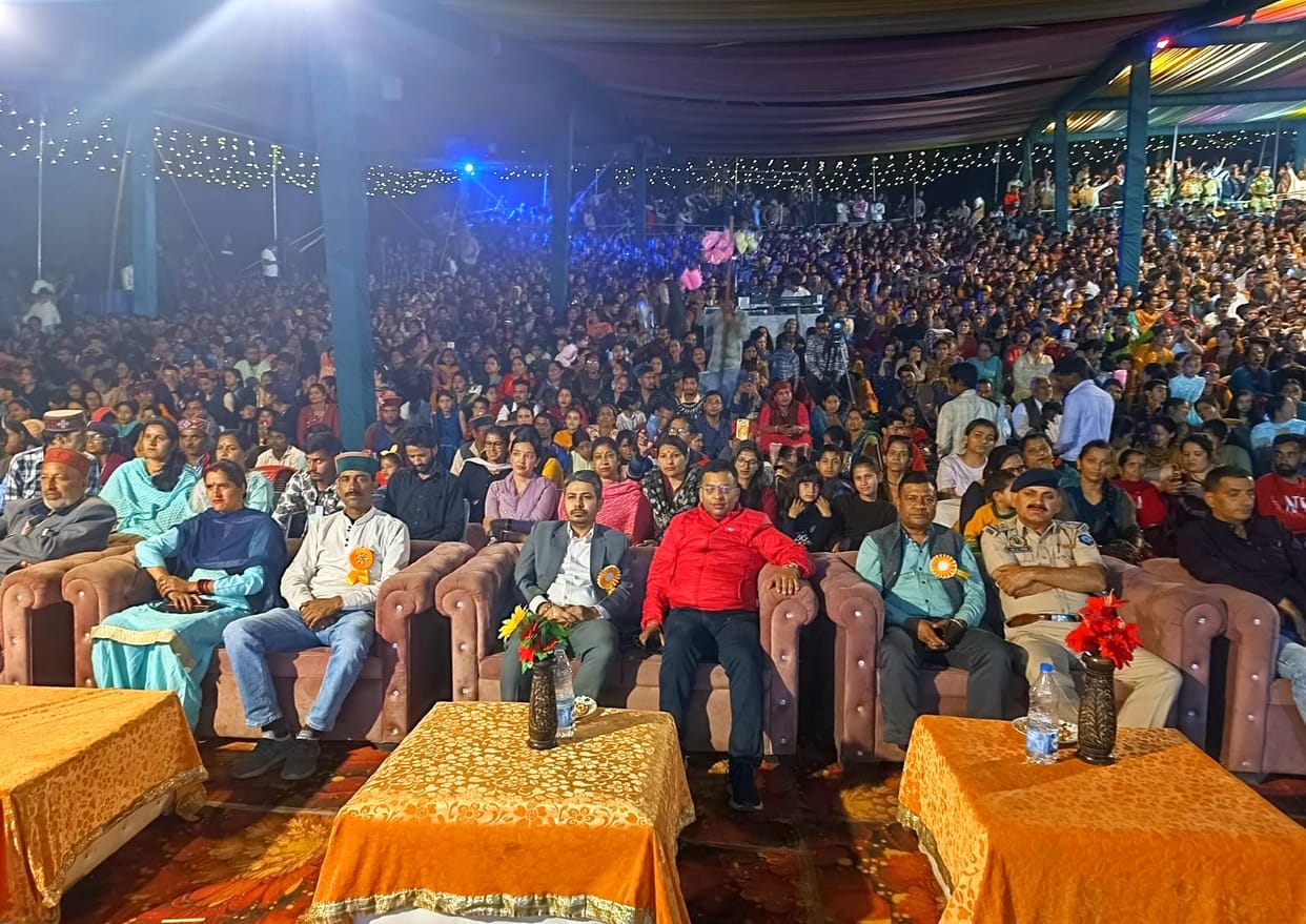 The audience danced to the song Shaila Laga De Kambla...