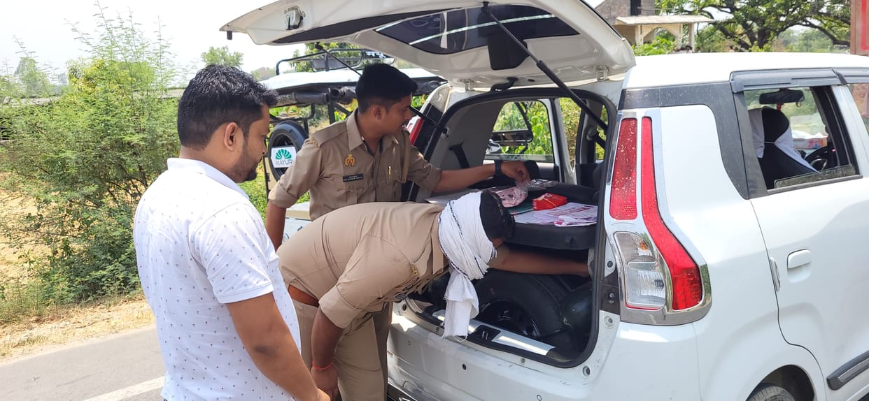 Flying squad caught Rs 6.57 lakh at four places