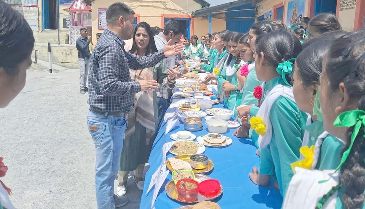 Prepare traditional dishes of Himachali and Kerala and decorate them in the exhibition