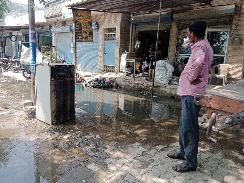 Lakhs of rupees spent in the name of cleanliness, contaminated water filling Panchi Jatan Road