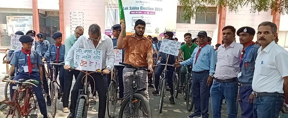 Told the city residents the importance of voting by taking out a bicycle rally.
