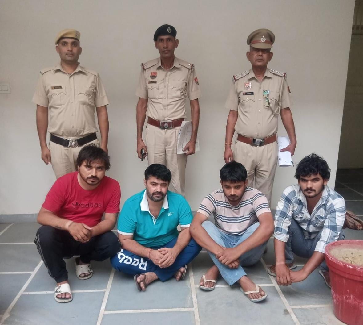 Two more accused arrested in case of shooting at mobile shop owner