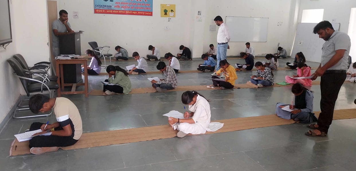 423 candidates took the entrance examination in five ascending model schools in the district.