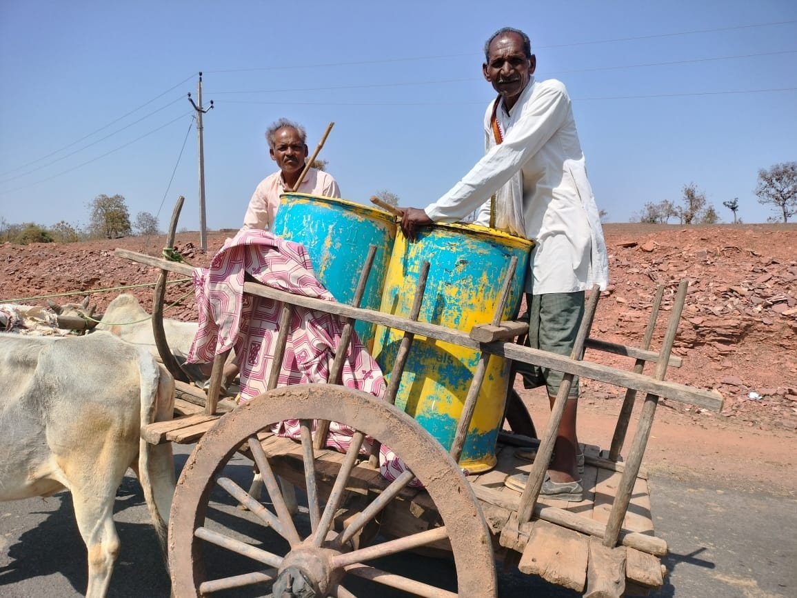 Damoh Troubled by water crisis in Samnapur other work also got stuck due to absence of Panchayat Secretary