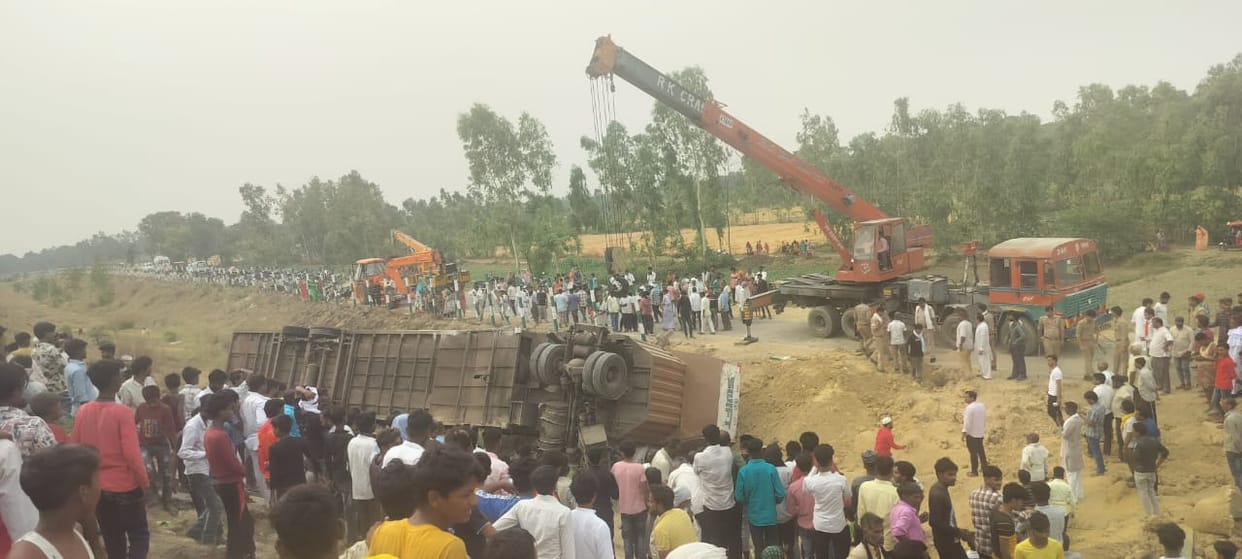 Container falls into ditch, driver dies, stewardess injured