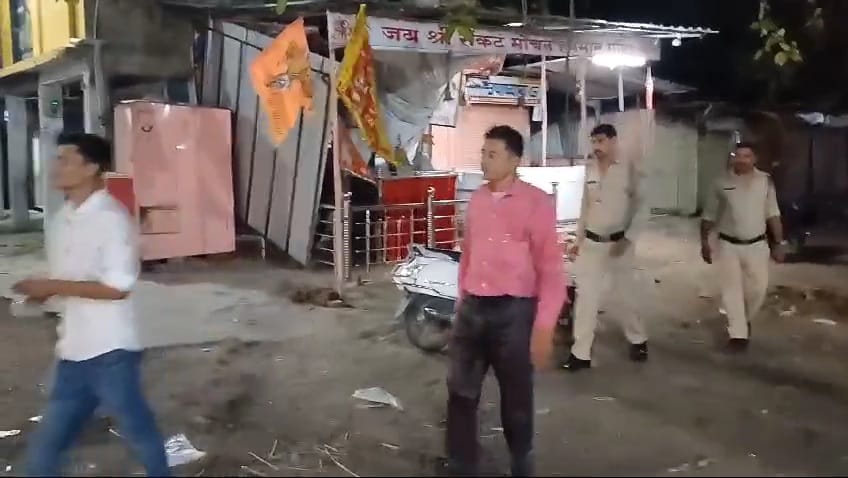 Damoh thieves stole silver eye and makeup from statue of Hanuman ji few steps away from police station