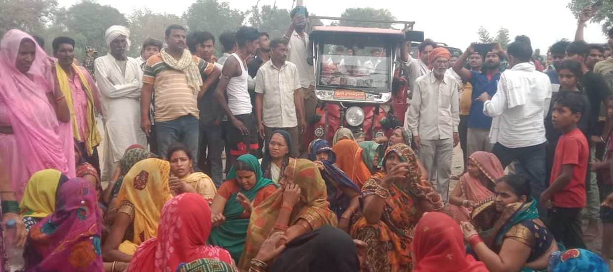 Protested by keeping dead body on the road