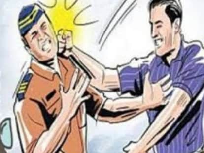 Jhansi: Assistant Engineer and clerk exchange blows over payment