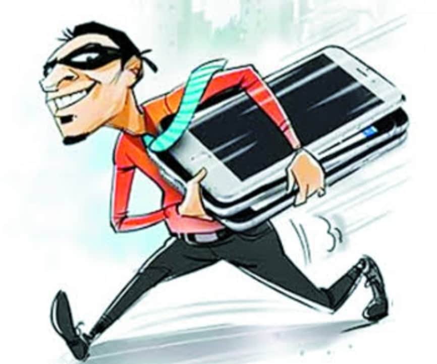 Jhansi: Thieves broke into a book depot owner's house and made off with goods worth lakhs